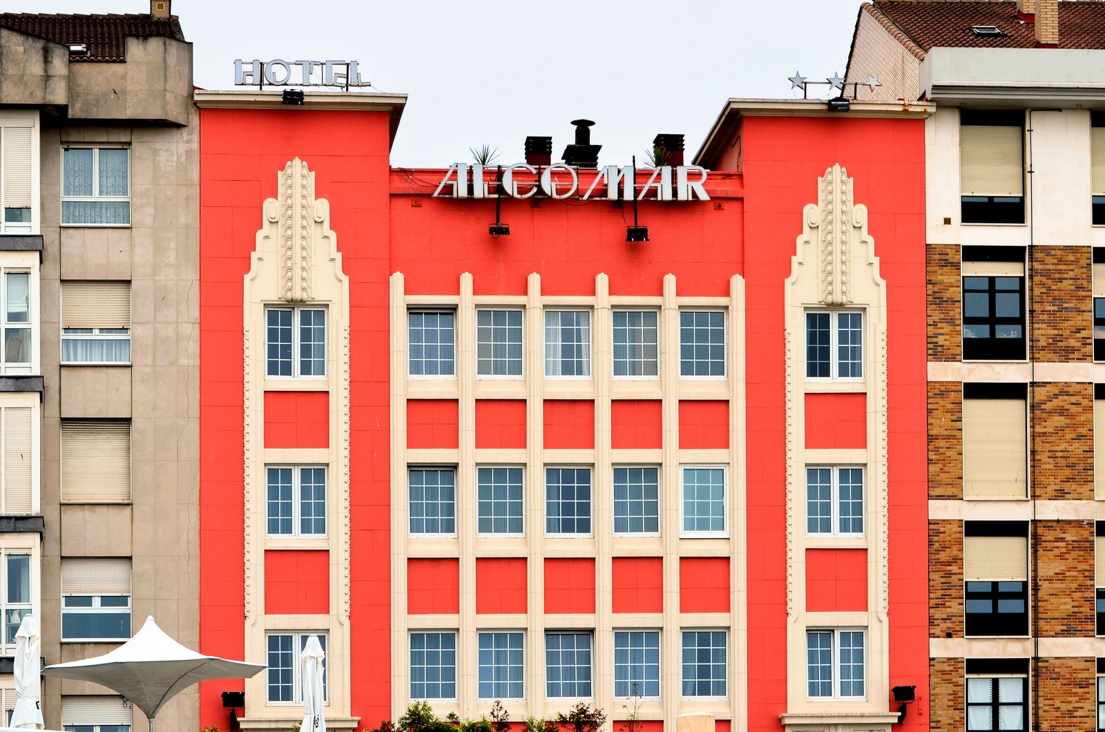 Home Apartment building reviewed for investment